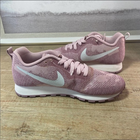 LIKE NEW Nike MD Runner Running Shoe / 7 - Picture 2 of 7